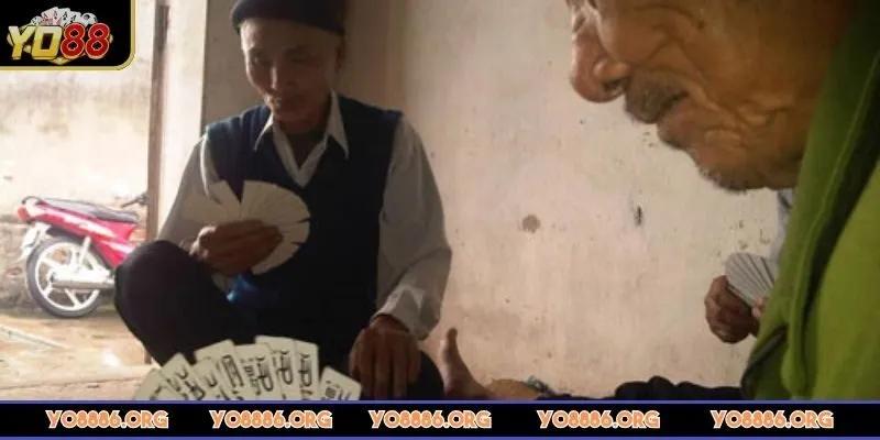 cach-choi-bai-to-tom-chi-tiet